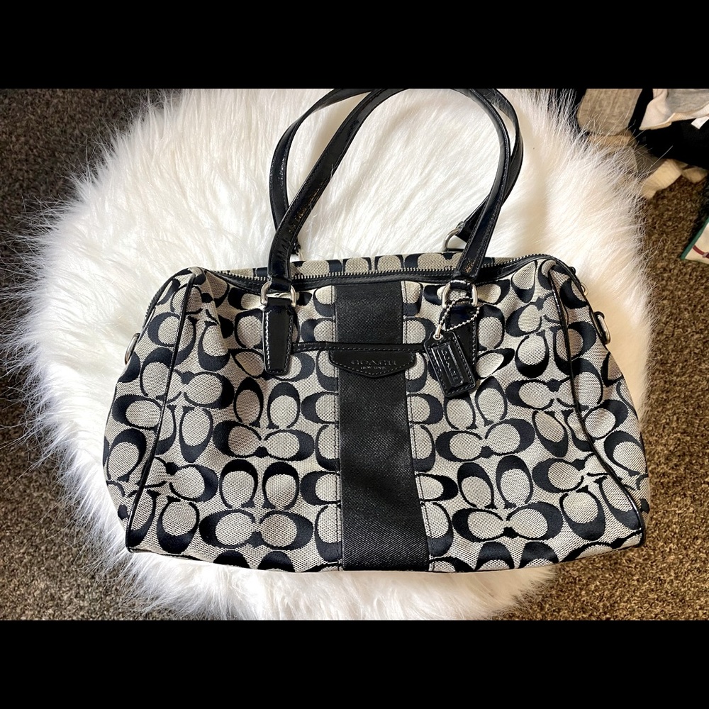 Medium sized coach handbag. Bag looks like new just a little wear on the straps